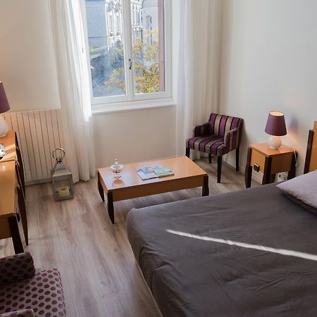 Logis Hotel Saint-Roch Pleumartin Ngoại thất bức ảnh
