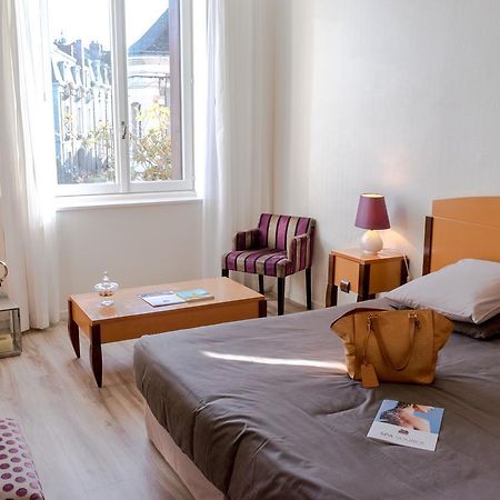 Logis Hotel Saint-Roch Pleumartin Ngoại thất bức ảnh