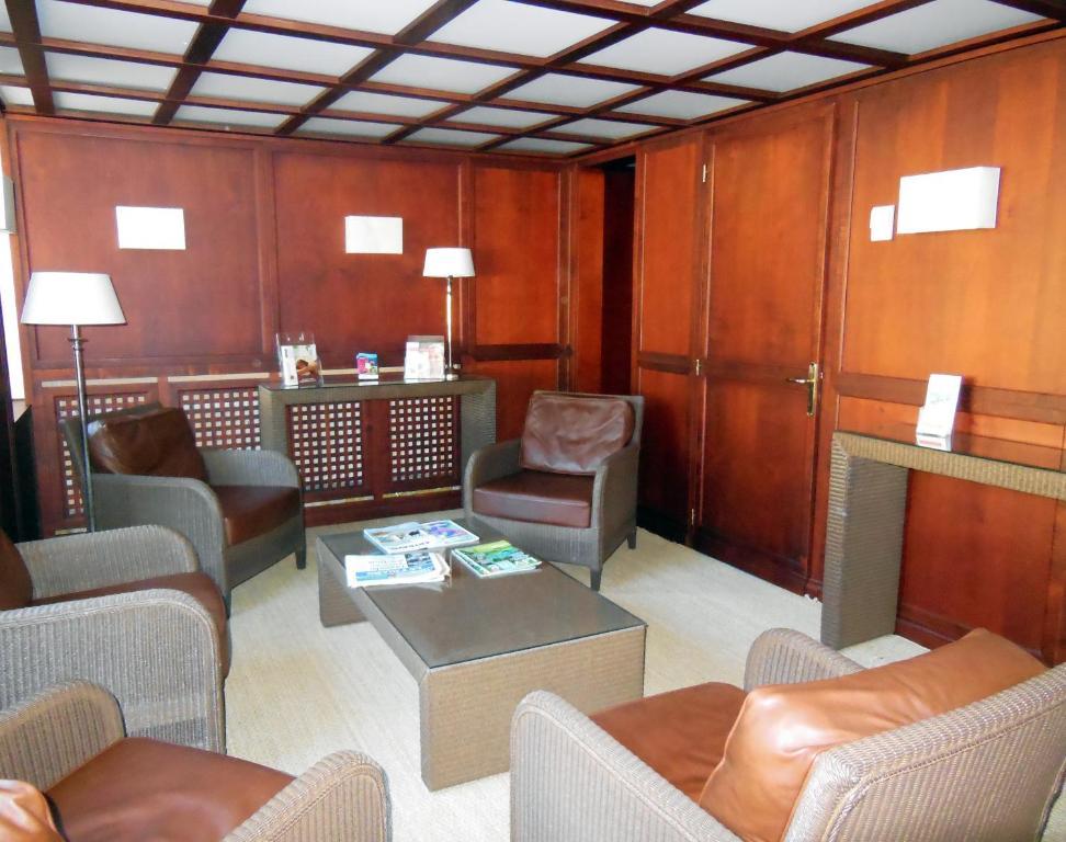 Logis Hotel Saint-Roch Pleumartin Ngoại thất bức ảnh