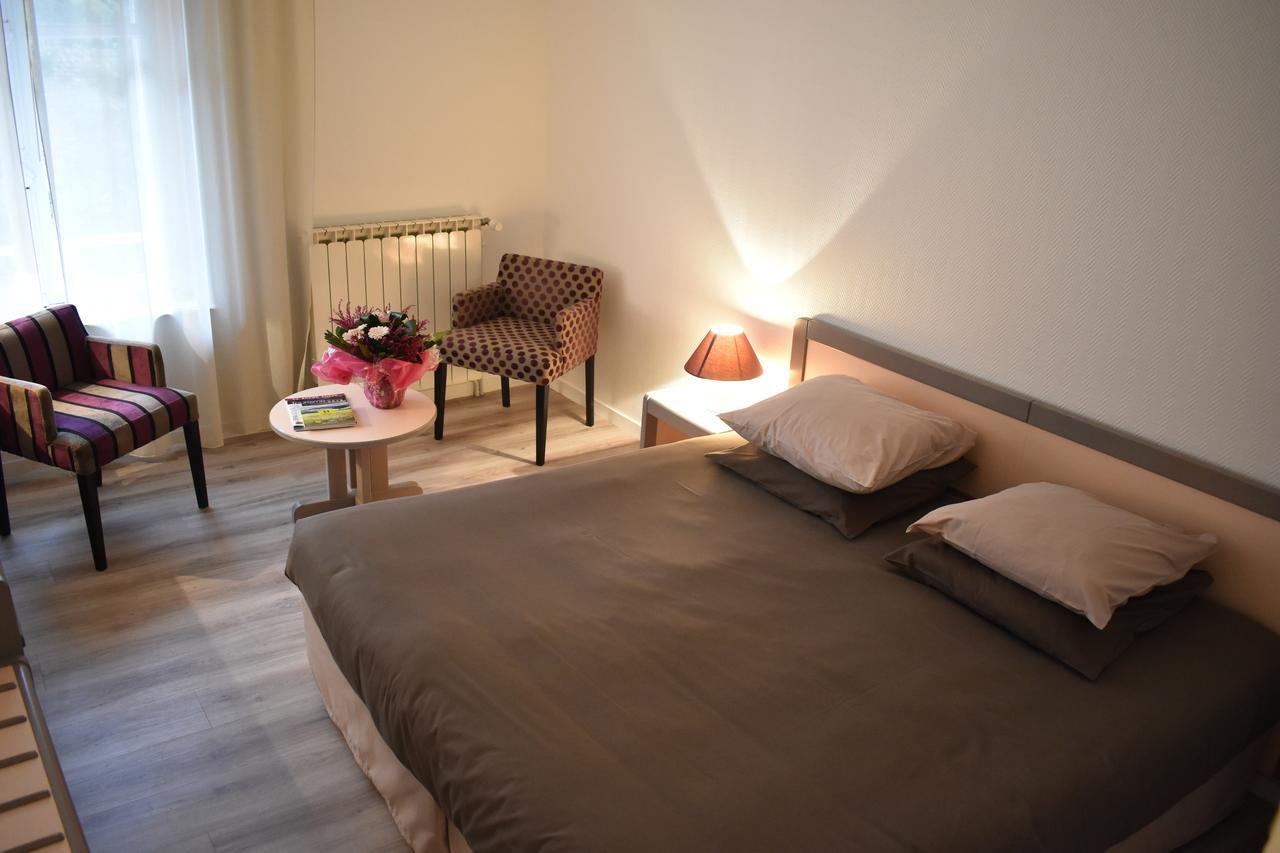 Logis Hotel Saint-Roch Pleumartin Ngoại thất bức ảnh