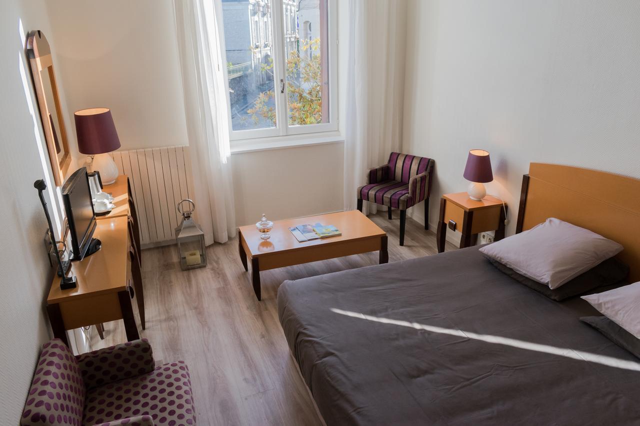 Logis Hotel Saint-Roch Pleumartin Ngoại thất bức ảnh