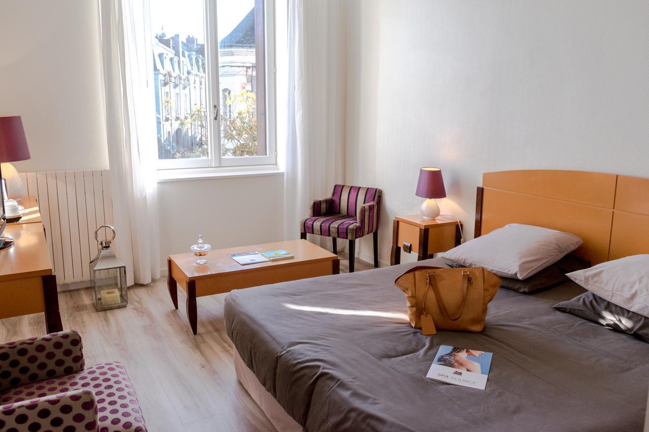 Logis Hotel Saint-Roch Pleumartin Ngoại thất bức ảnh