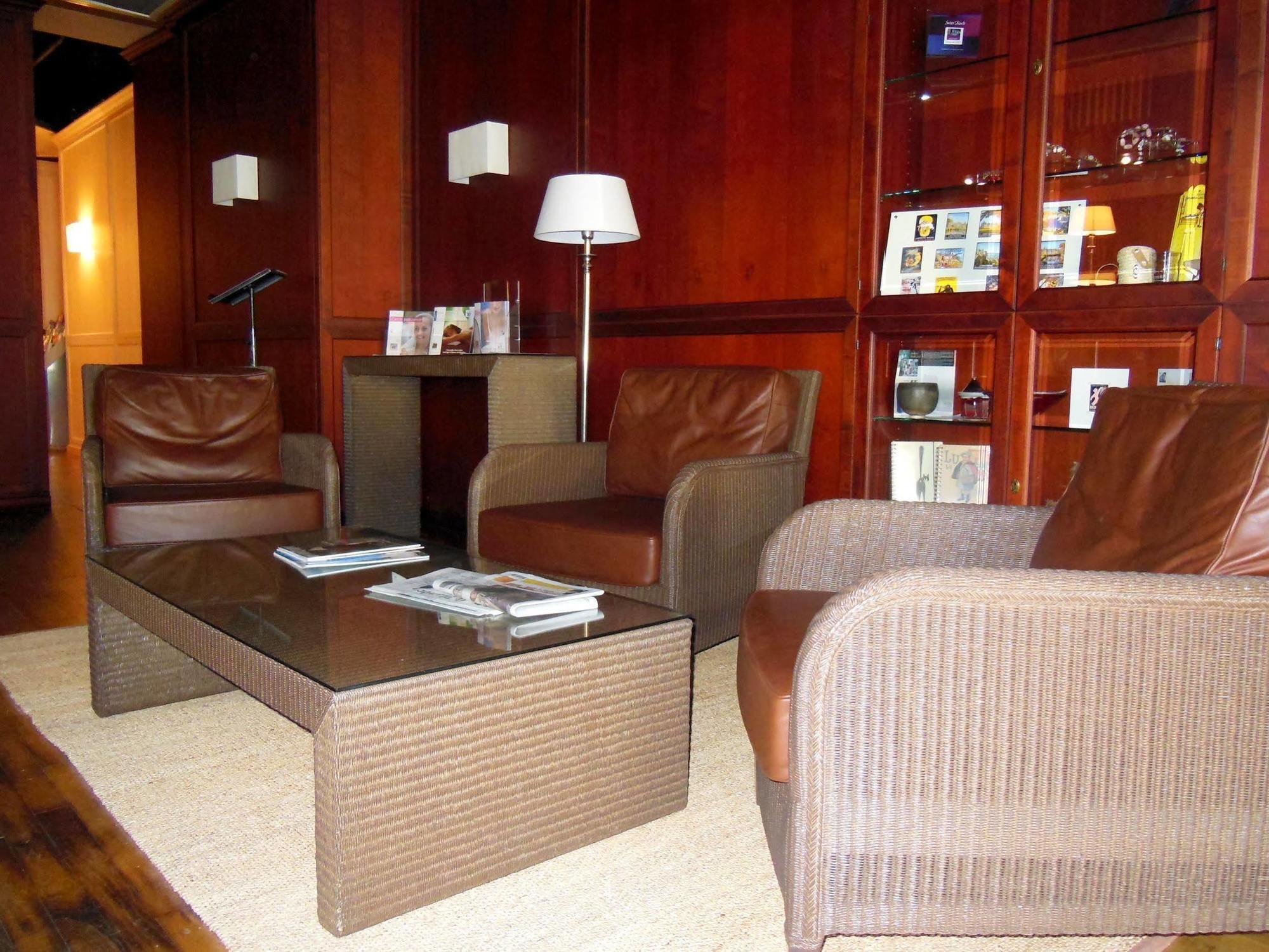 Logis Hotel Saint-Roch Pleumartin Ngoại thất bức ảnh