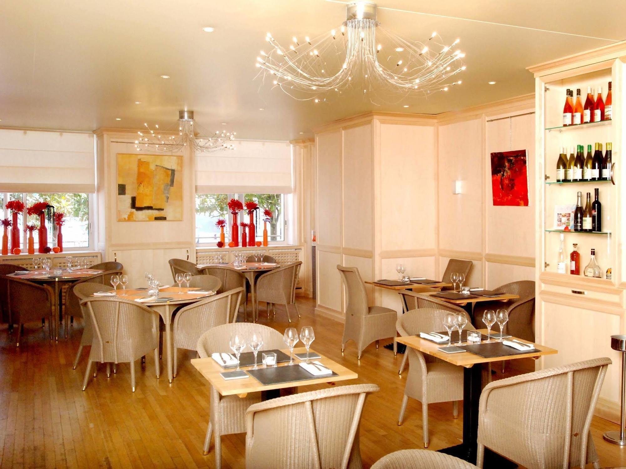 Logis Hotel Saint-Roch Pleumartin Ngoại thất bức ảnh