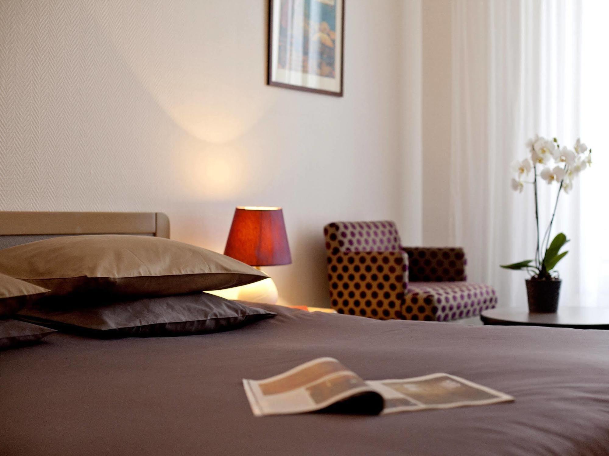 Logis Hotel Saint-Roch Pleumartin Ngoại thất bức ảnh