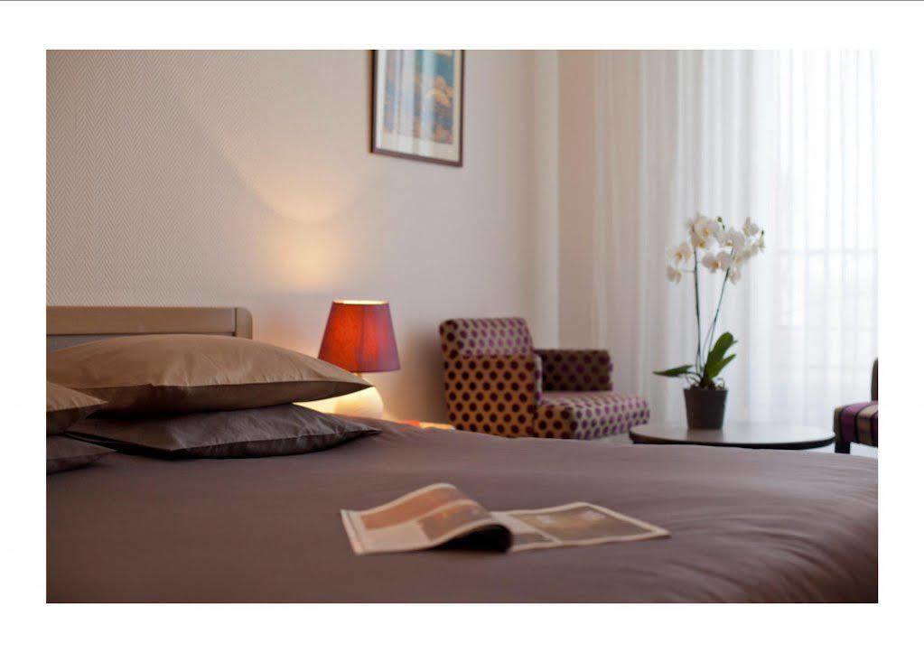 Logis Hotel Saint-Roch Pleumartin Ngoại thất bức ảnh