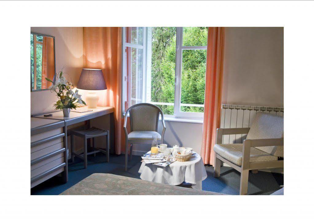 Logis Hotel Saint-Roch Pleumartin Ngoại thất bức ảnh